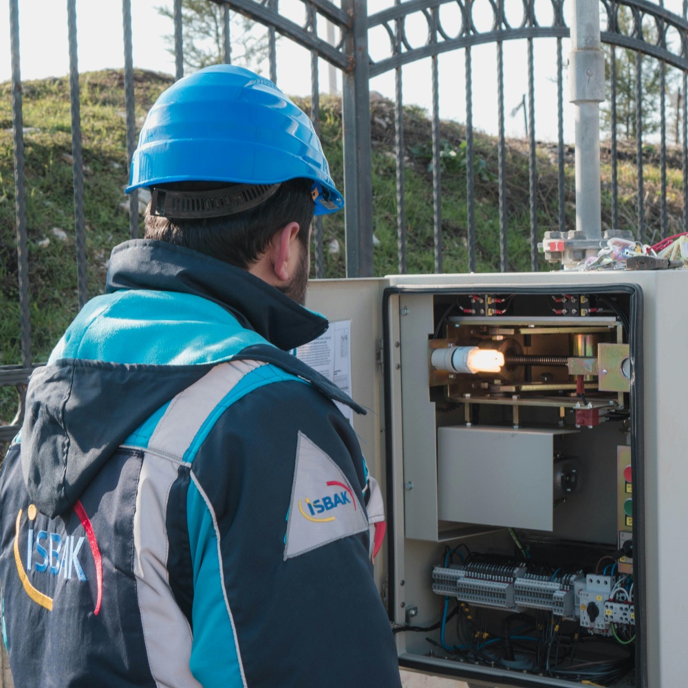 Die Kernaufgabe von Photovoltaik-Sicherungen in Stromkreisen: Sicherheitsschutz und Überlastschutz