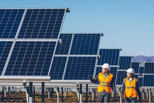 Photovoltaik -Sicherungsmaterialunterschiede und Unterschiede